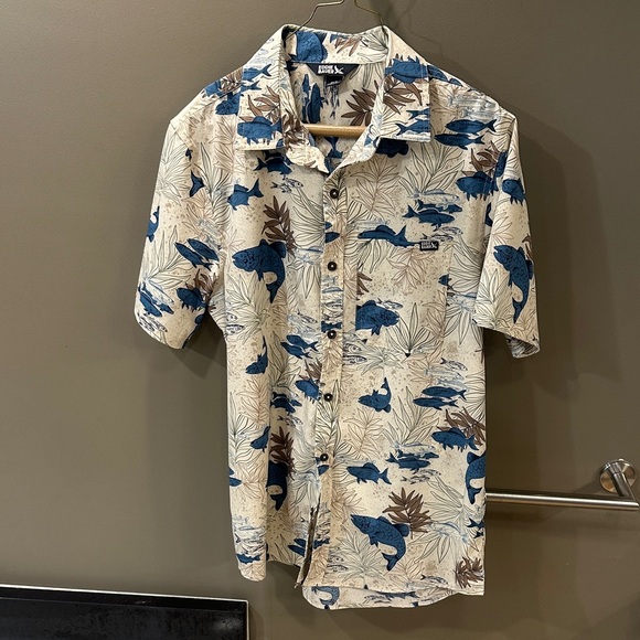 Eddie Bauer Men’s Blue and Cream Short Sleeve Shirt - Picture 1 of 1